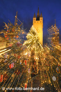 Stadtturm mit Christbaum