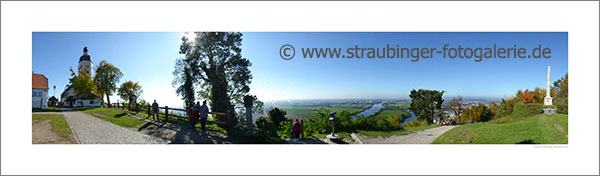 Bogenberg im Sommer (Panorama-Ansicht)
