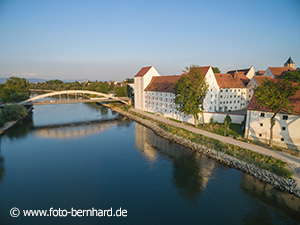 Straubing Herzogschloss an der Donau aus der Luft Bild 110
