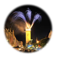 Kugelbild Straubinger Stadtturm mit Feuerwerk