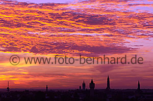 traubing Stadtsilhouette im Sonnenuntergang