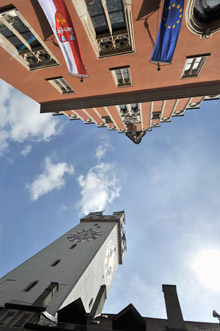 Stadtturm und Rathaus Hochformat