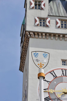 Stadtwappen vor Stadtturm